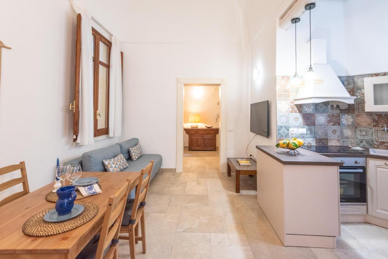 Rubichi 6 - Old Town Apartment Sit Лече Екстериор снимка