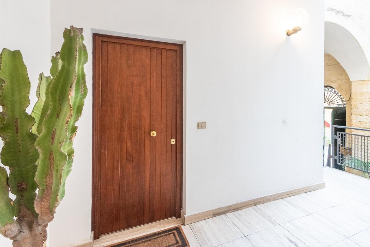 Rubichi 6 - Old Town Apartment Sit Лече Екстериор снимка