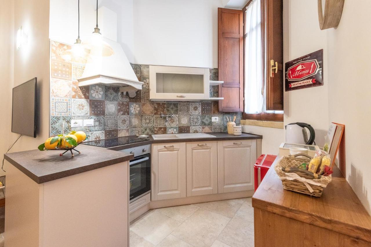 Rubichi 6 - Old Town Apartment Sit Лече Екстериор снимка