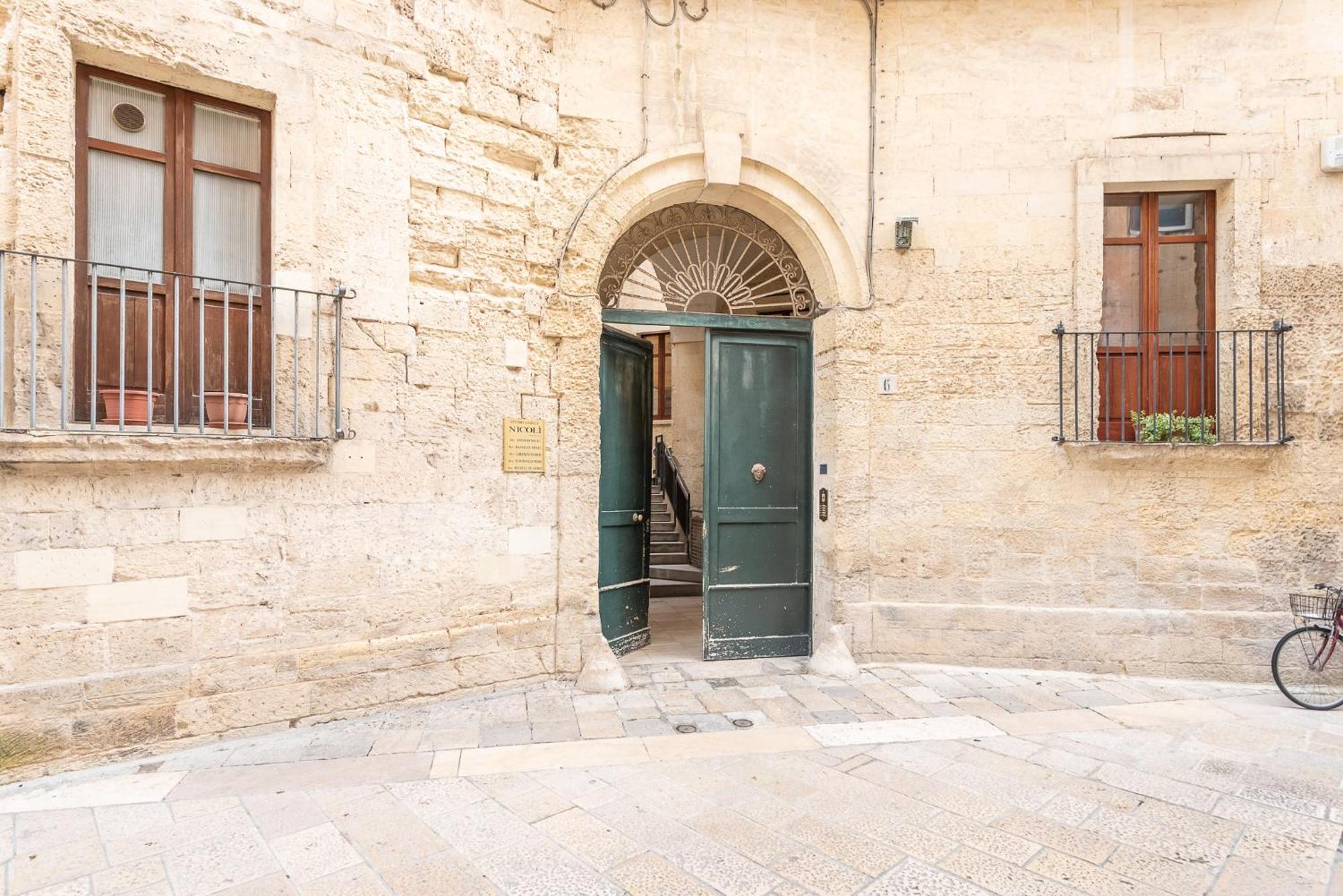 Rubichi 6 - Old Town Apartment Sit Лече Екстериор снимка